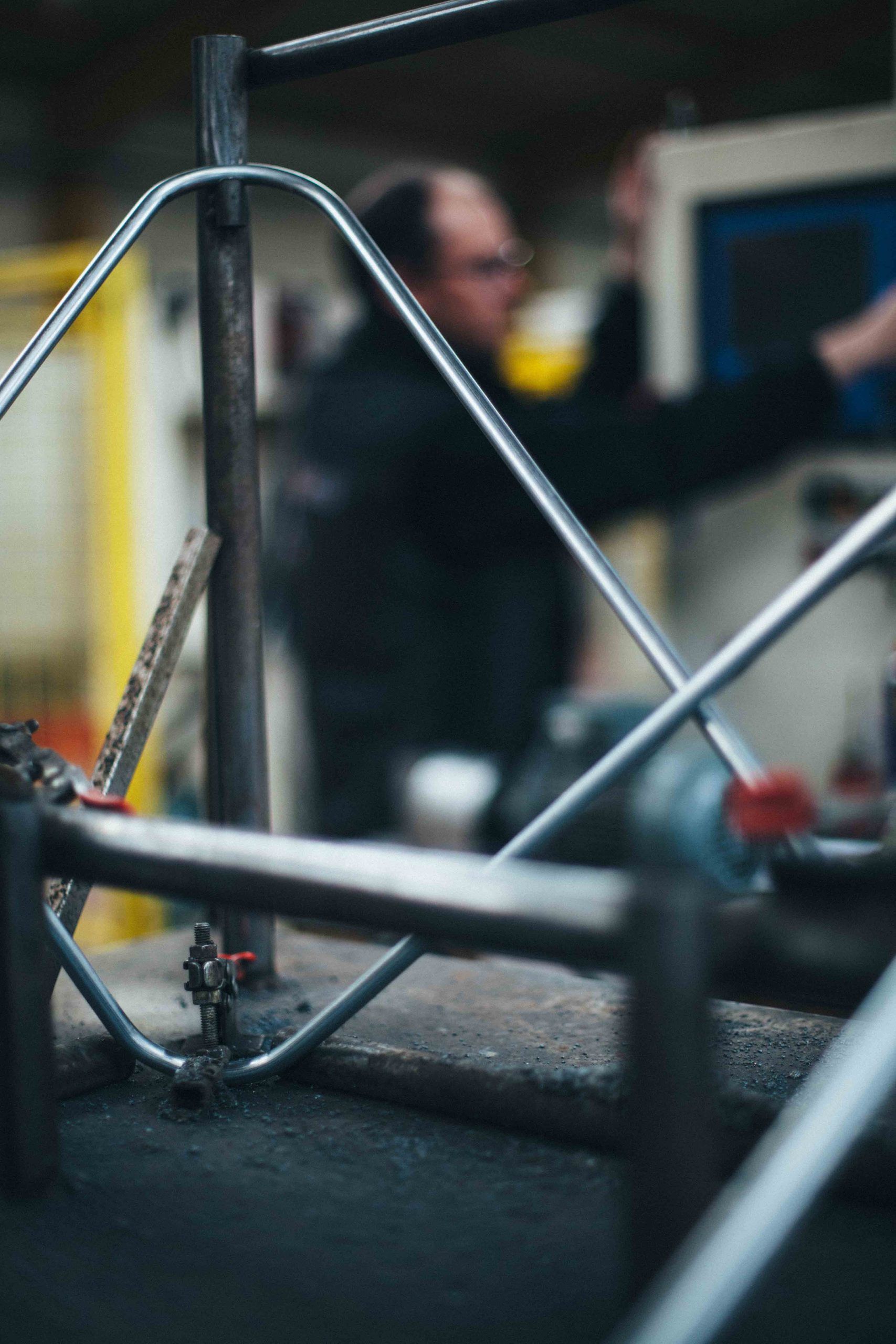Prototype de chaise fabriquée à partir de fil métallique cintrage Exemple de pièce cintrée en fil métallique